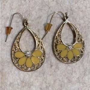 Yellow Daisy Dangling Earrings
